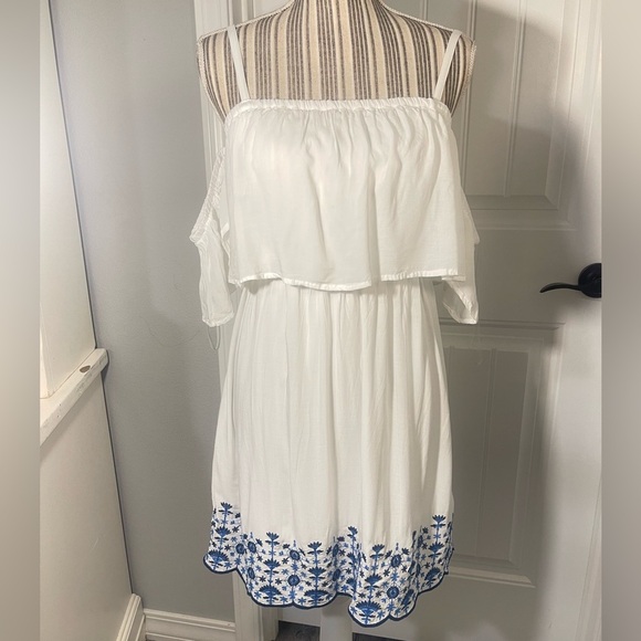 Miami Off the Shoulder Embroidery Dress - Picture 3 of 9